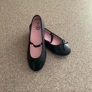 NWOT Girls Black flats